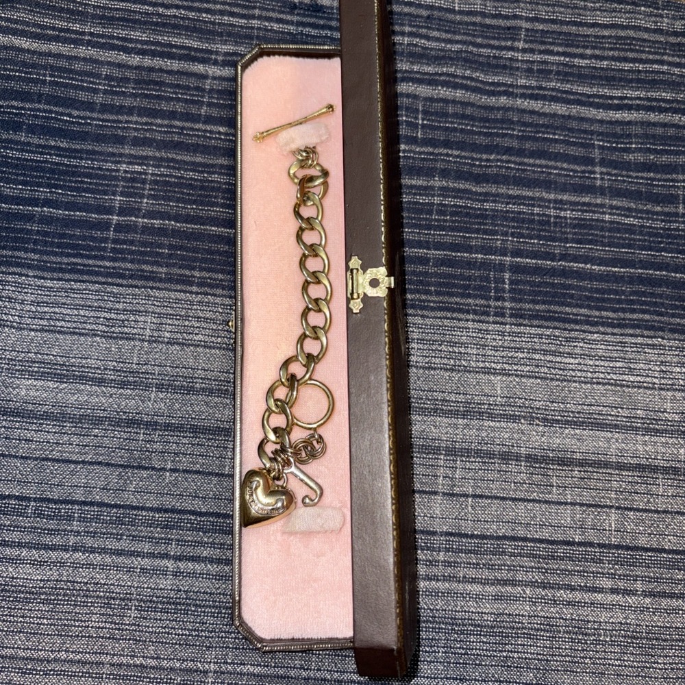 Juicy Couture Gold Chain Link Heart Toggle Bracelet J Charm Jewelry Length 7.5"